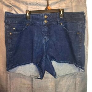 Torrid size 18 shorts